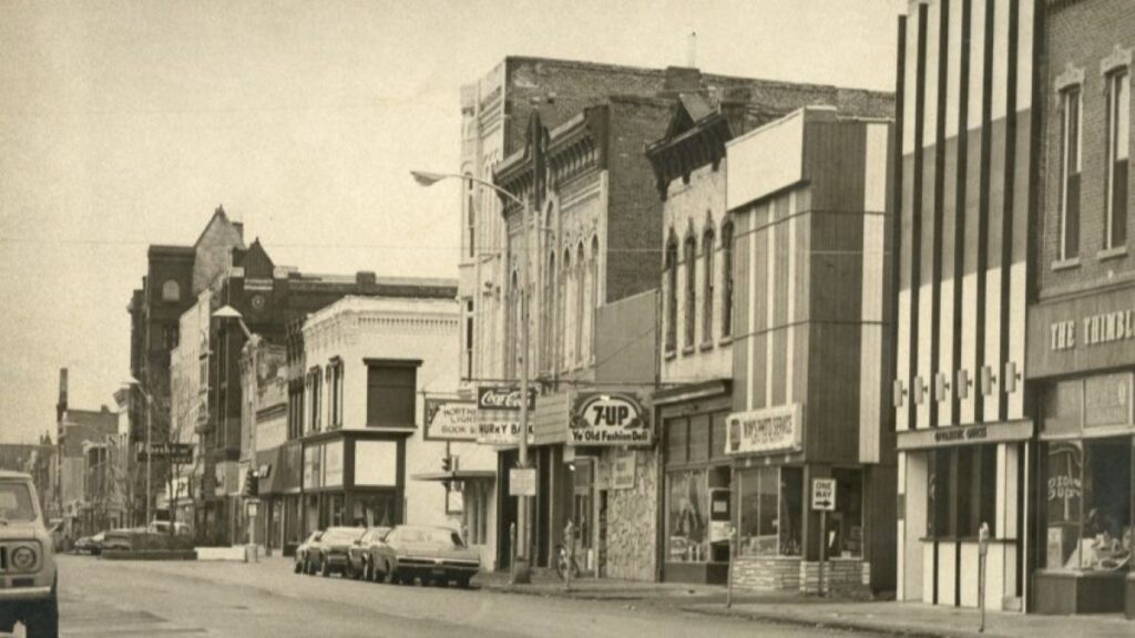 Third Street, courtesy of the Winona County Historical Society archival collection.